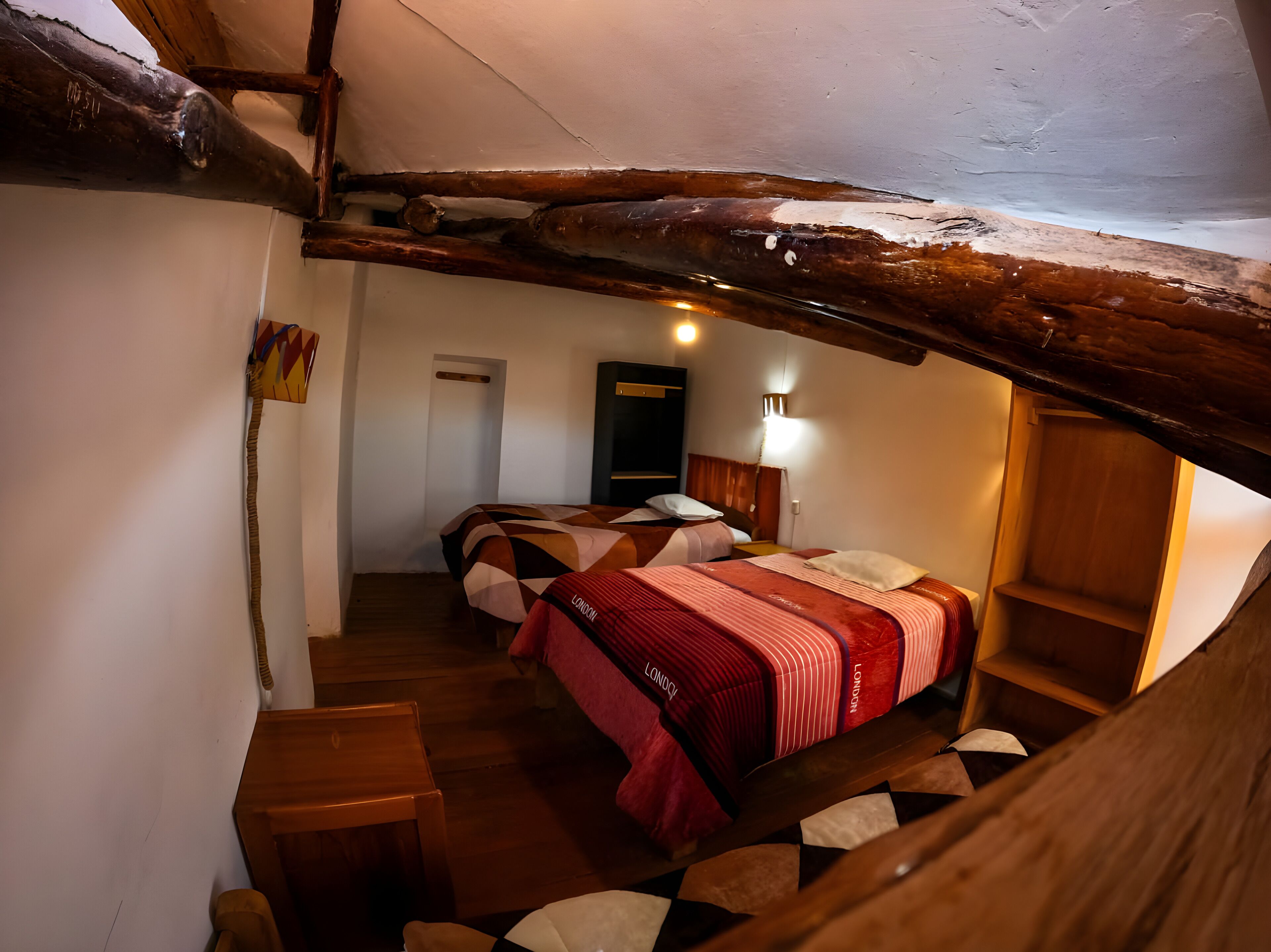 واي فاي مجانًا وملاءات أسرّة