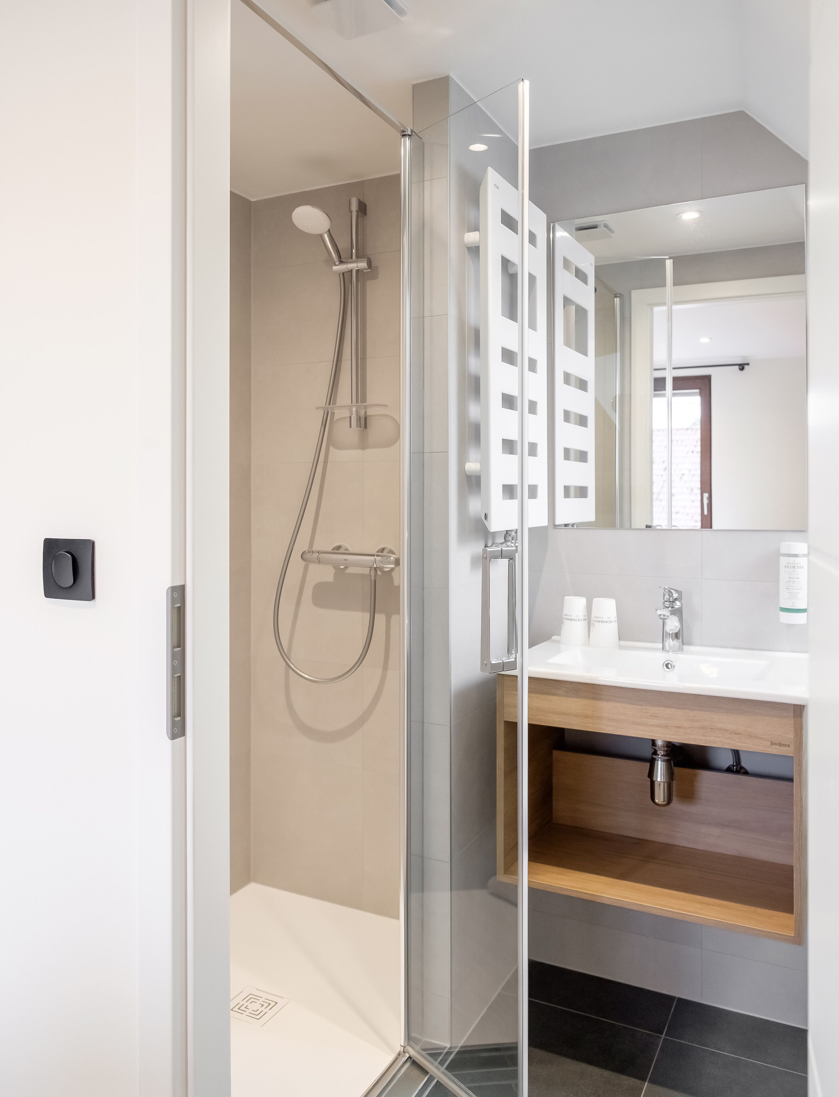 Superior-Doppelzimmer | Badezimmer | Haartrockner, Bademäntel, Handtücher, Seife