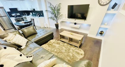 Home away from home-walking distance from Albany market square