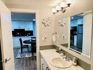Fridge, microwave, oven, stovetop - Home away from home-walking distance from Albany market square  (Edmonton)