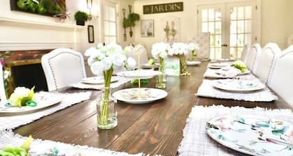 Luxury Farm Stay at Glenrose Manor - Wolf Pine Hollow