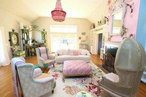 TV, fireplace, streaming services