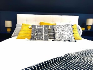 5 habitaciones, tabla de planchar con plancha, wifi y ropa de cama 