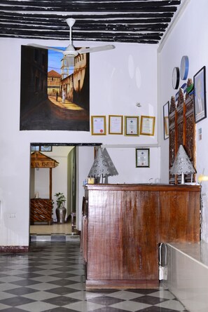 ฝ่ายต้อนรับ