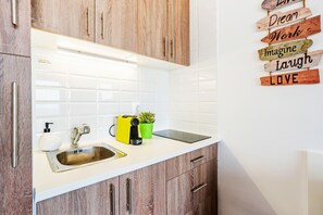 Fridge, coffee/tea maker, electric kettle, cookware/dishes/utensils