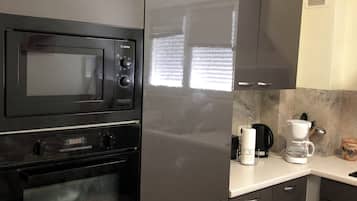 Cookware/dishes/utensils