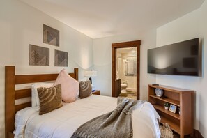 3 soverom, strykejern/-brett, reiseseng for barn og wi-fi (inkludert)