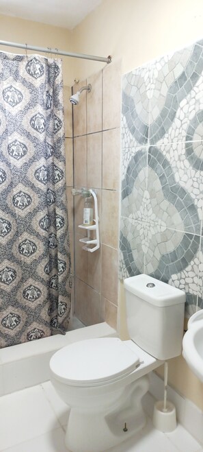 Handtücher, Seife, Shampoo, Toilettenpapier