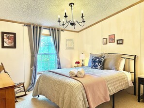 3 bedrooms, iron/ironing board, WiFi, bed sheets
