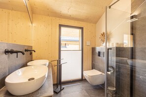 Doccia, asciugacapelli, asciugamani