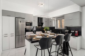 Fridge, microwave, oven, stovetop - Villa Privilege (Kalamaki)