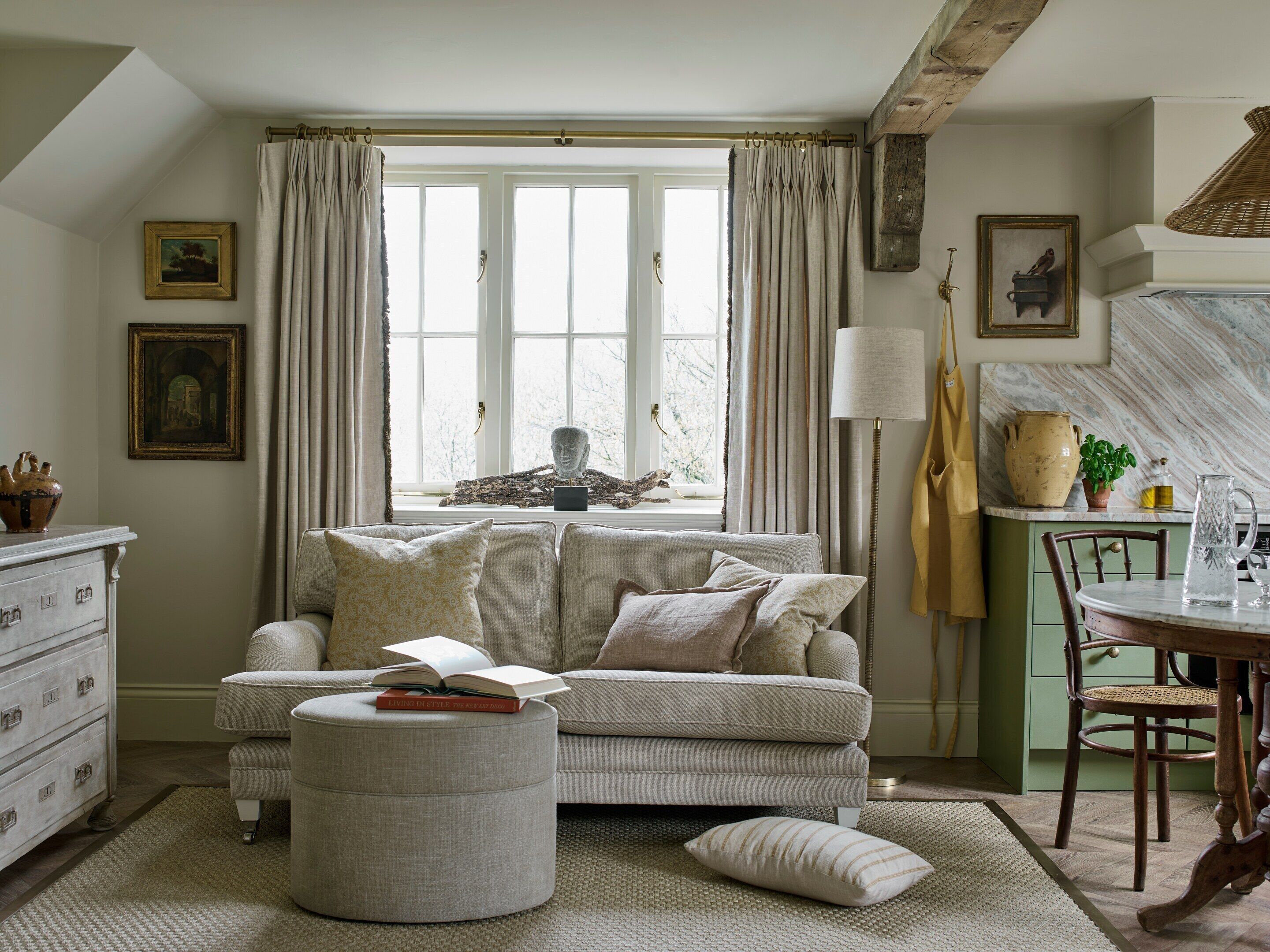 Plum Henley Is A Characterful One Bedroom Cottage - South Downs