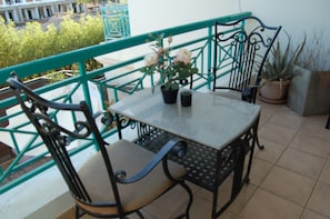 تناول الطعام بالخارج