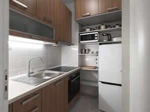Fridge, microwave, oven, coffee/tea maker