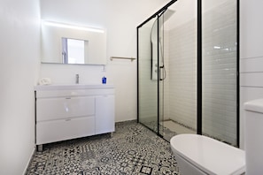 Dusche, Haartrockner, Handtücher