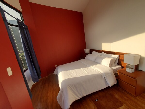 6 bedrooms, WiFi, bed sheets - Casa Sol 🌞 (Baños de Agua Santa)