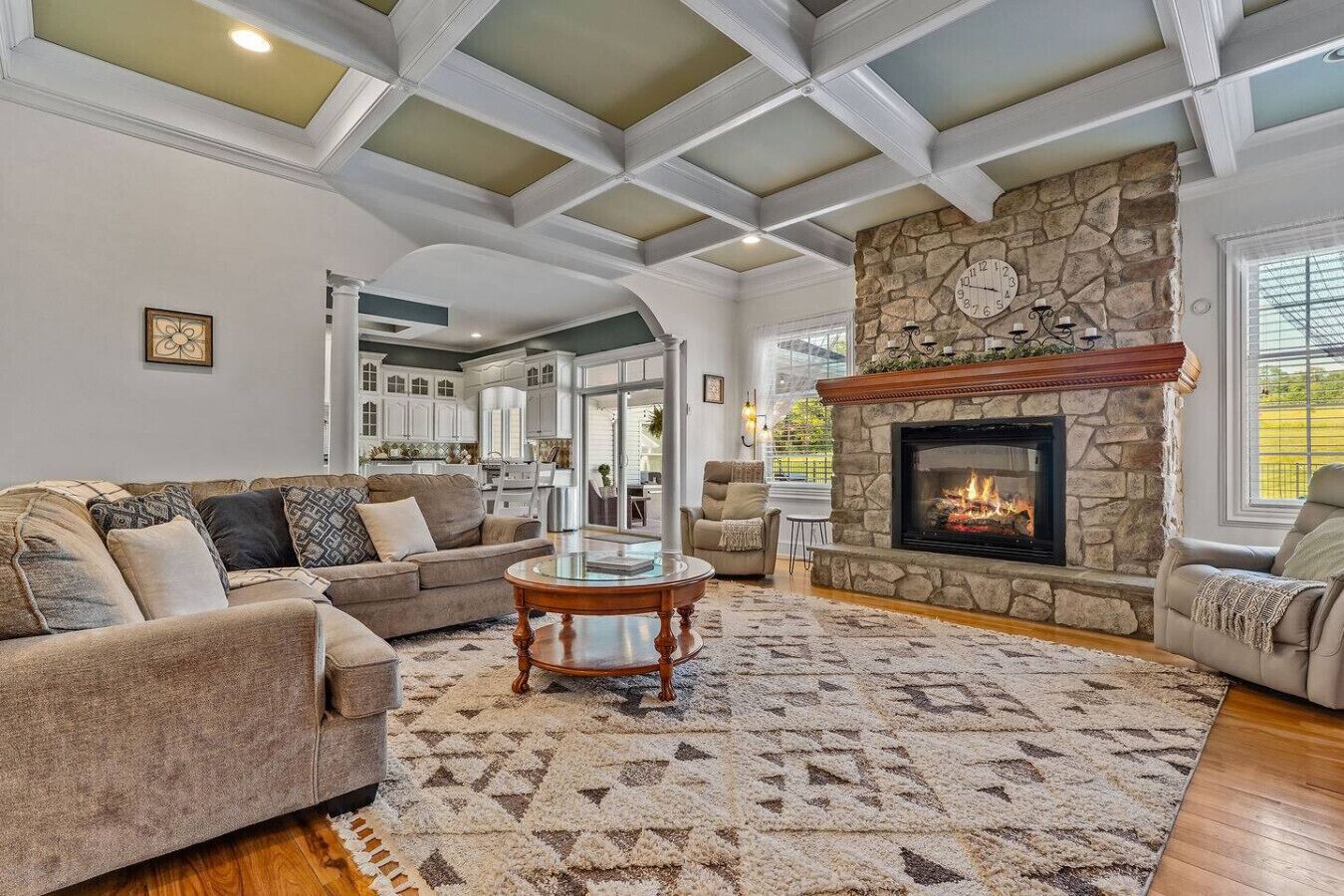 TV connectée, cheminée, jeux vidéo, baby-foot