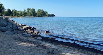 Pet friendly Sandy Beach Access Oasis.