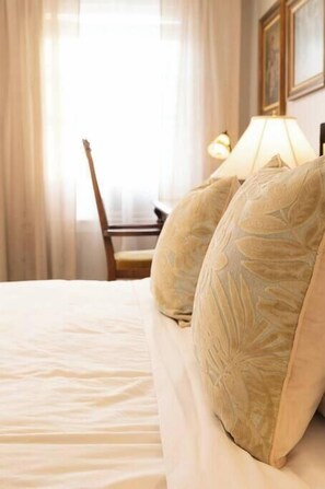 4 Schlafzimmer, Schreibtisch, Bügeleisen/Bügelbrett, Reisekinderbett