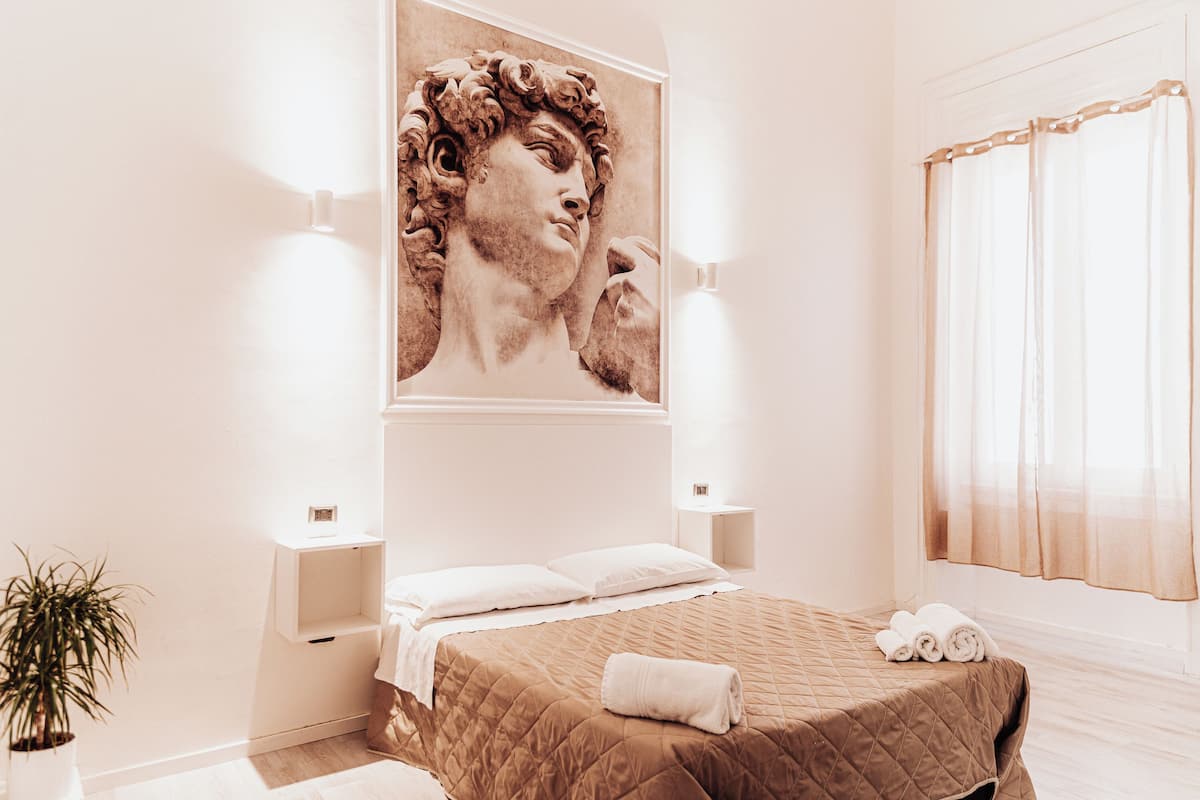 Camera Superior | Biancheria da letto ipoallergenica, copriletto in piuma, minibar