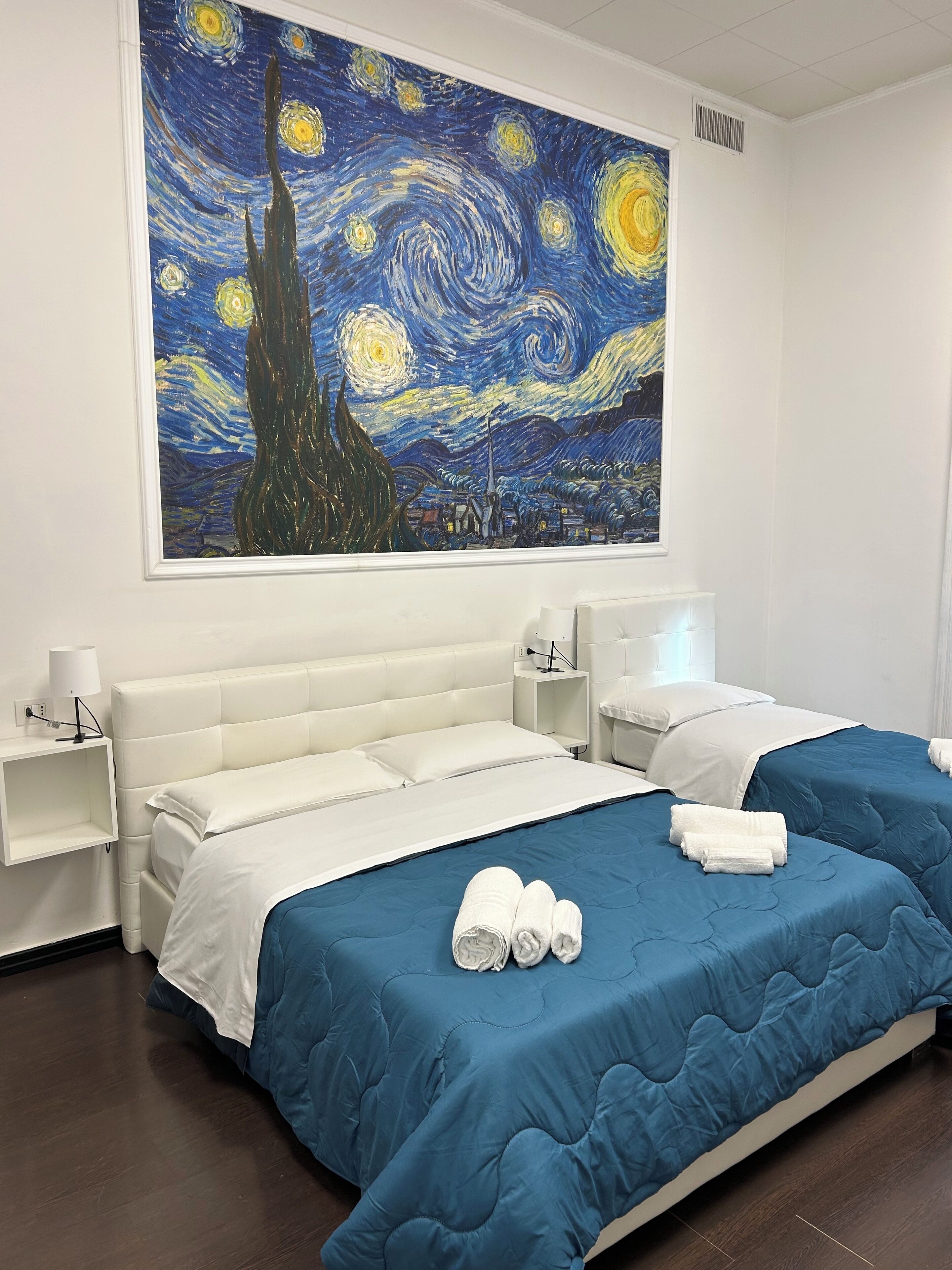 Firemannsrom – superior | Allergitestet sengetøy, dundyner, minibar og individuelt dekorert