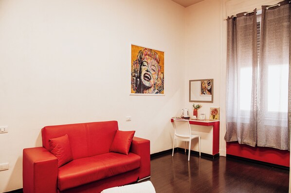 Dobbeltrom – standard | Allergitestet sengetøy, dundyner, minibar og individuelt dekorert