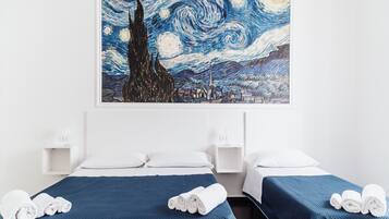 Superior-Vierbettzimmer | Allergikerbettwaren, Daunenbettdecken, Minibar, individuell dekoriert