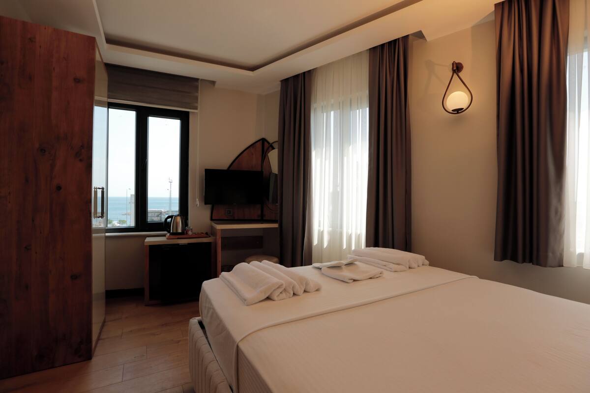 Premium bedding, minibar (free items), desk, laptop workspace