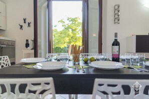 Villa Deluxe | Salle à manger