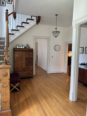 Interior - 4BR, 3.5BA Beautiful & Bright Historic Home in Vibrant Neighborhood (Louisville)