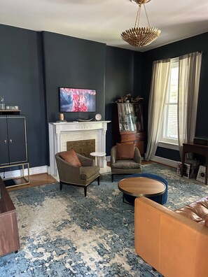 Smart TV - 4BR, 3.5BA Beautiful & Bright Historic Home in Vibrant Neighborhood (Louisville)