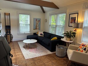 Smart TV - 4BR, 3.5BA Beautiful & Bright Historic Home in Vibrant Neighborhood (Louisville)