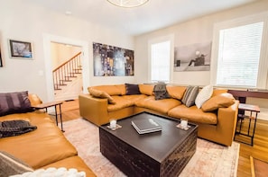Smart TV, fireplace, books, music library