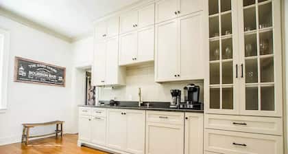 Downtown Luxury Historic Home, Rock‘n Roll/Bourbon vibe, indoor sauna, 3 kings