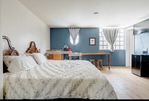 1 bedroom, bed sheets