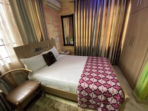 Minibar, soundproofing, iron/ironing board, free WiFi - Bays Villa (Koforidua)