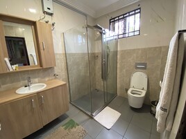 Artículos de tocador gratuitos, toallas, jabón, shampoo