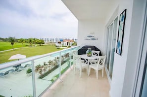 Outdoor dining - Hard Rock at Cana Rock Condos (Punta Cana)