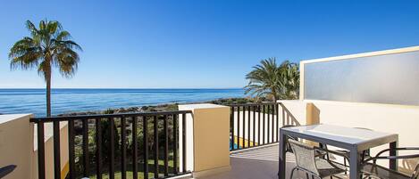 屋外ダイニングエリア