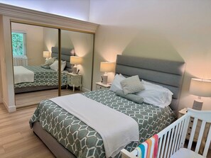 3 bedrooms, desk, iron/ironing board, free WiFi
