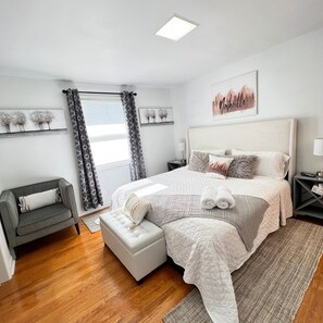 3 bedrooms, desk, iron/ironing board, travel crib
