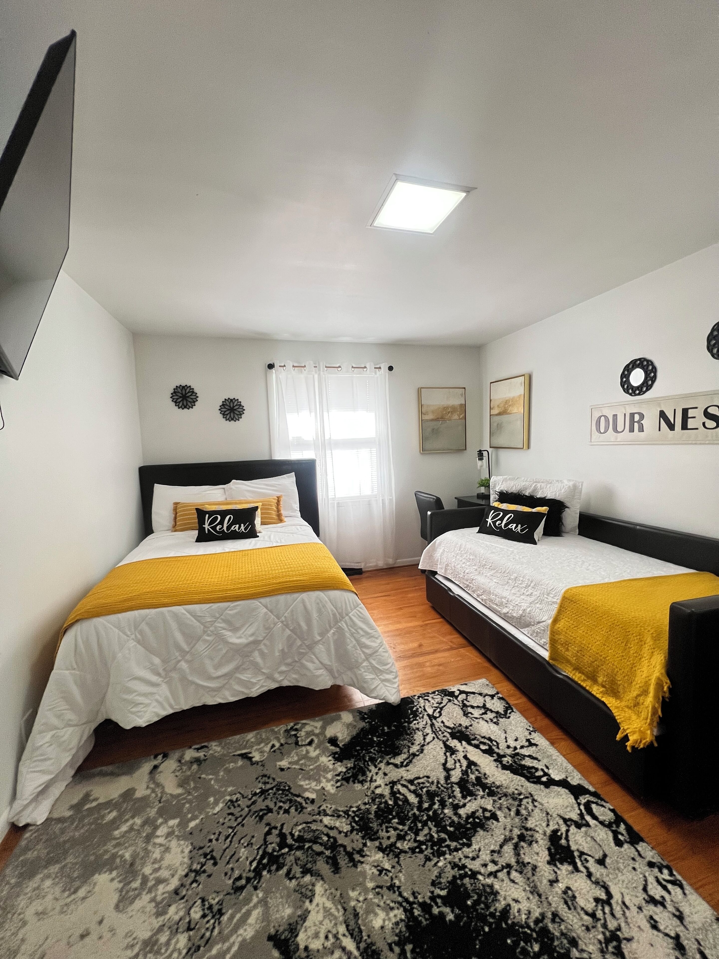 3 bedrooms, desk, iron/ironing board, travel cot