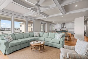 Smart TV, fireplace, ping pong