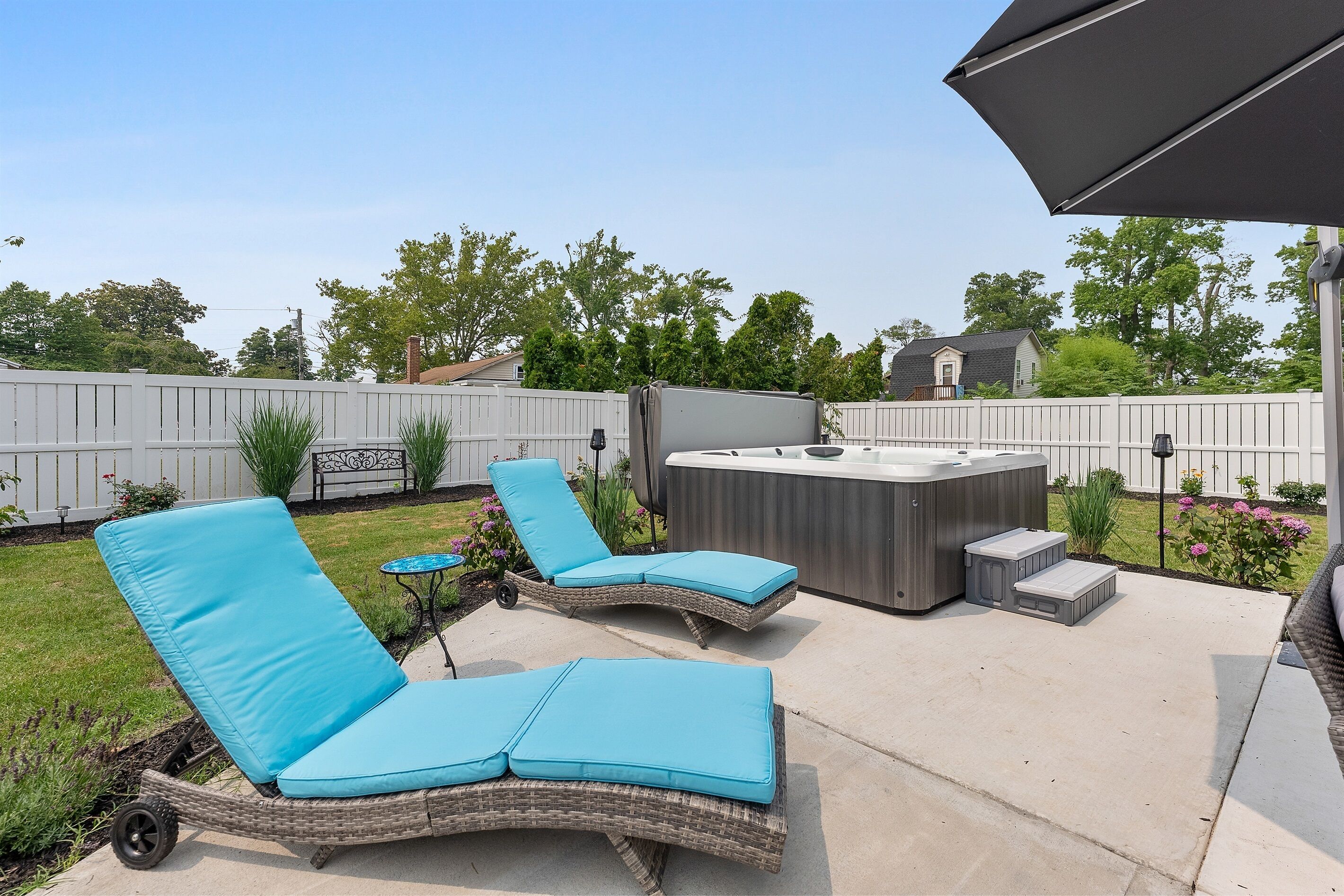 Casa La Cape~Hot Tub~Fire Pit Table~Pet Friendly!