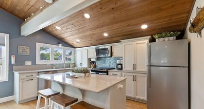 Villa Cottage w/ Hot Tub+Fenced Yard–Pet-Friendly!