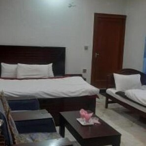 Deluxe Double Room | Soundproofing, iron/ironing board, free WiFi