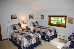 4 bedrooms, desk, iron/ironing board, free WiFi
