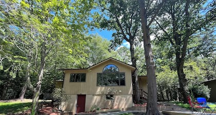 Cozy 3-bedroom vacation home just 5 minutes from Mount Airy Casino