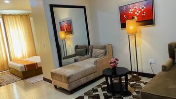 Deluxe Room, 1 Queen Bed