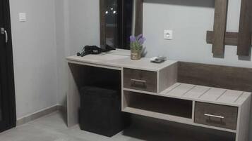 舒適公寓, 多間臥室, 泳池景觀 | 1 間臥室、客房內保險箱、免費無線上網、床單